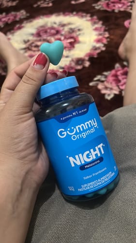 Foto da cliente Aline com o Gummy Night