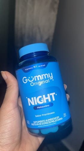 Foto da cliente Patrícia com o Gummy Night