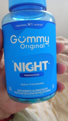 Foto da cliente Camila com o Gummy Night
